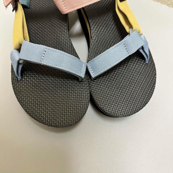 Teva Flatform Universal Platform Sandals – Multi Color Straps - Women’s Size 8 - Picture 2 of 7